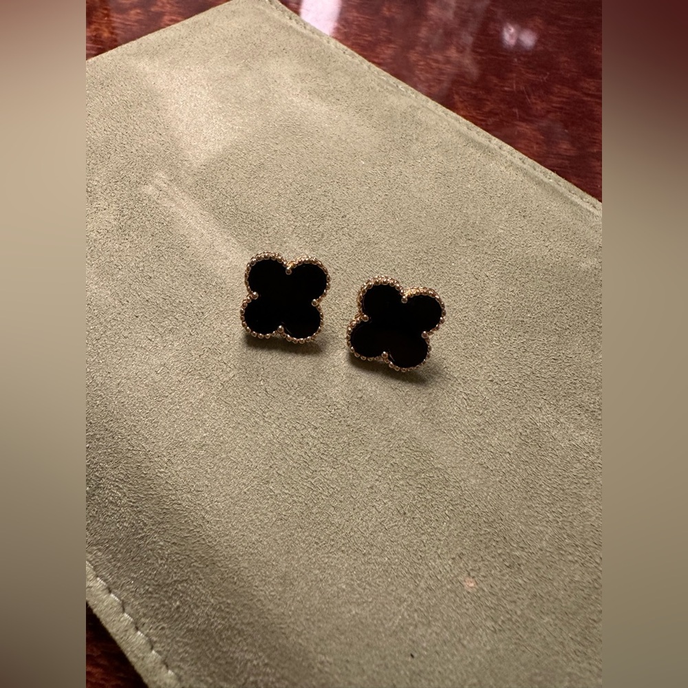 Custom Clover black Earrings